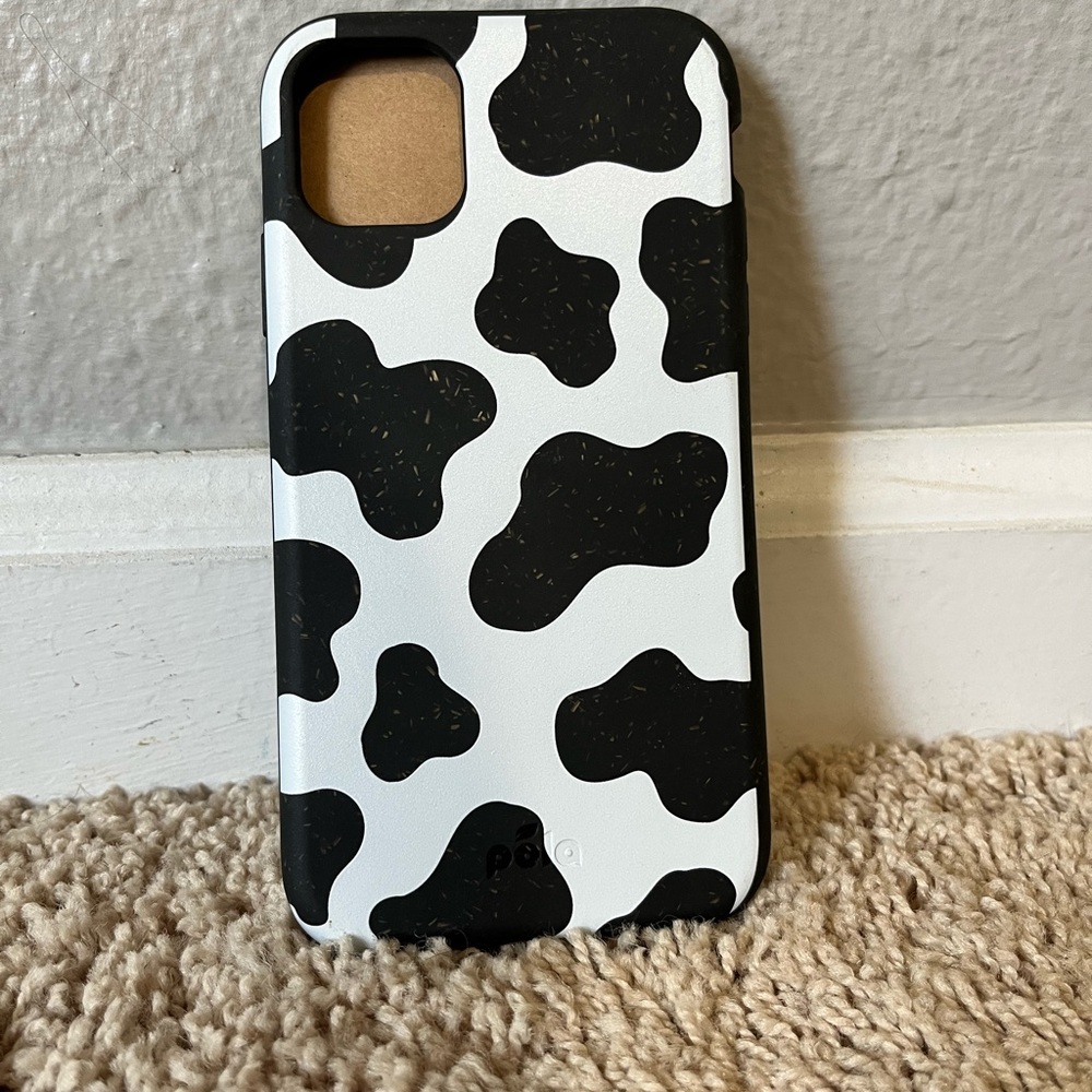 NEW AND DIDN’T FIT PHONE - NEVER USED - COW DESIGN CASE